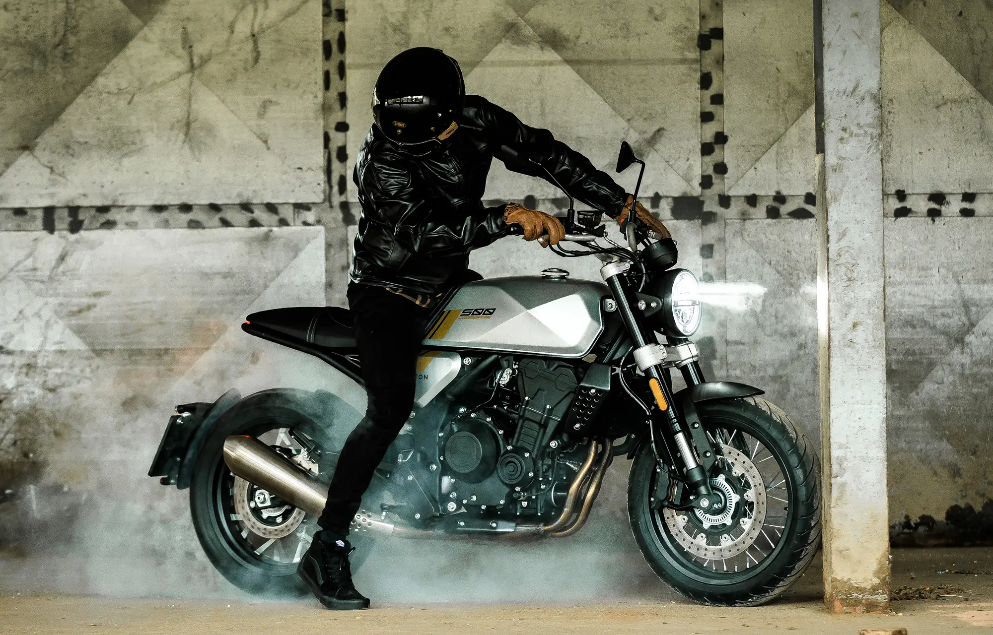 BRIXTON MOTORCYCLES Crossfire 500 輸入発売元MOTORISTS